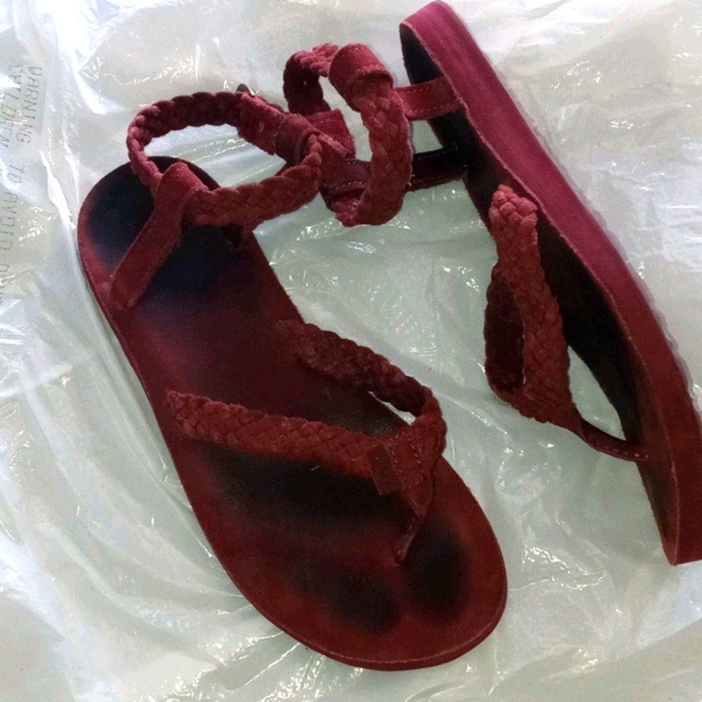Teva maroon ankle strap outdoor foam sandals 9